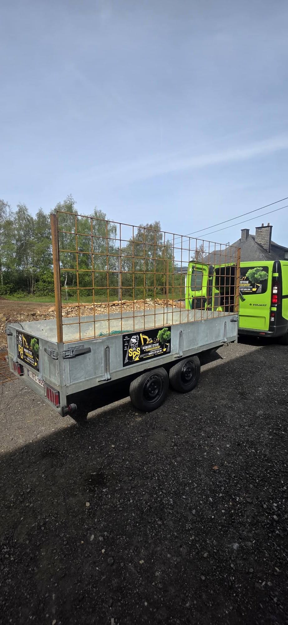 Vehicules SPS - remorque et camion de chantier
